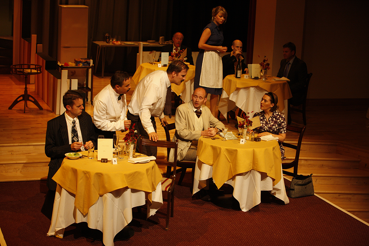 MKTOC - Fawlty Towers - The dining room